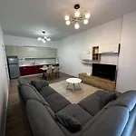 Myhouse At 21 Dhjetori