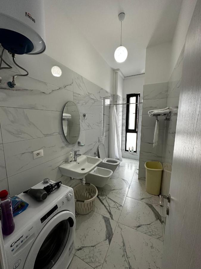 Myhouse At 21 Dhjetori *